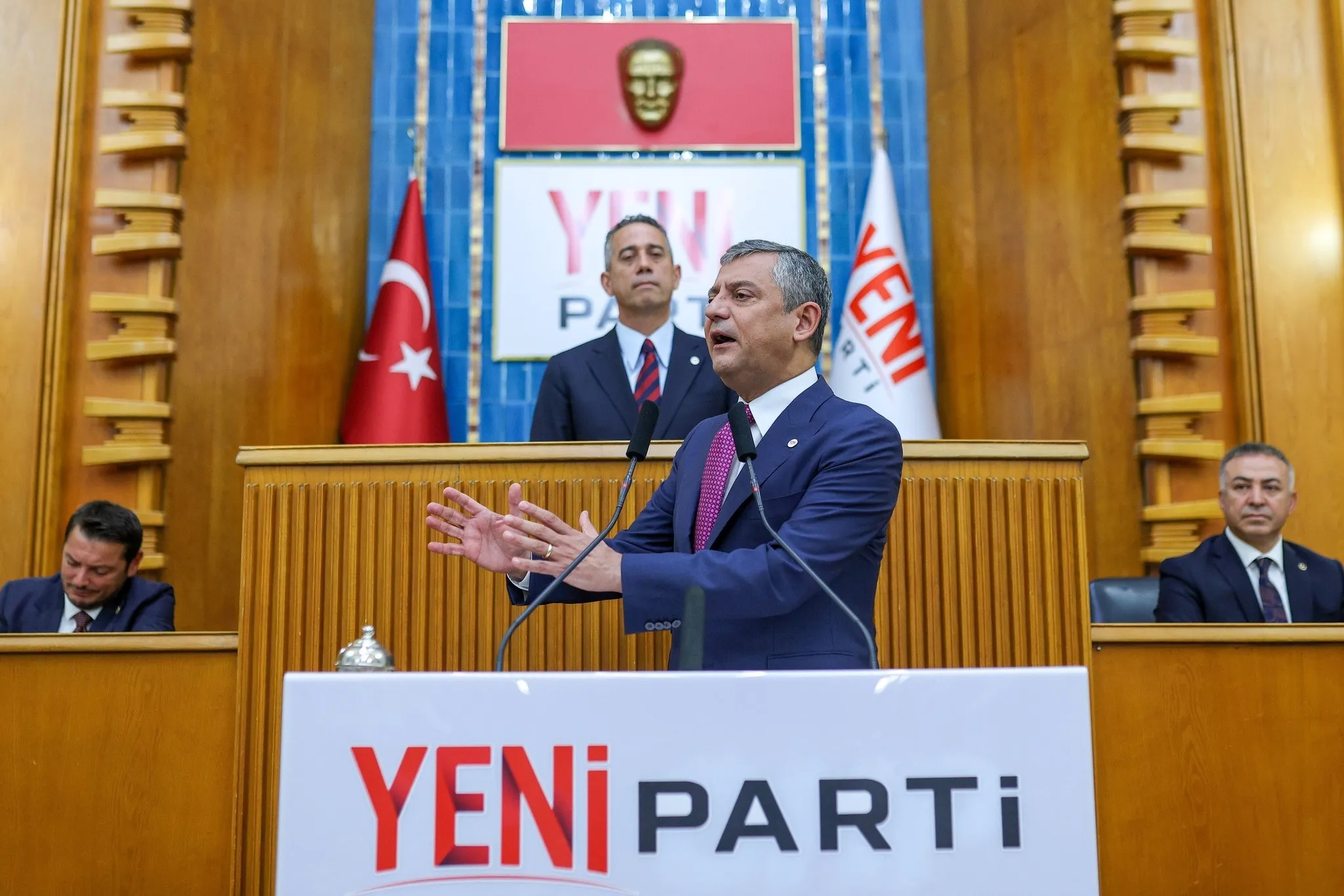 Yeni Parti lideri Özgür Özel hakkında hazırlanan fezlekenin detayları ortaya çıktı: Para trafiği ve mesajlar dosyada